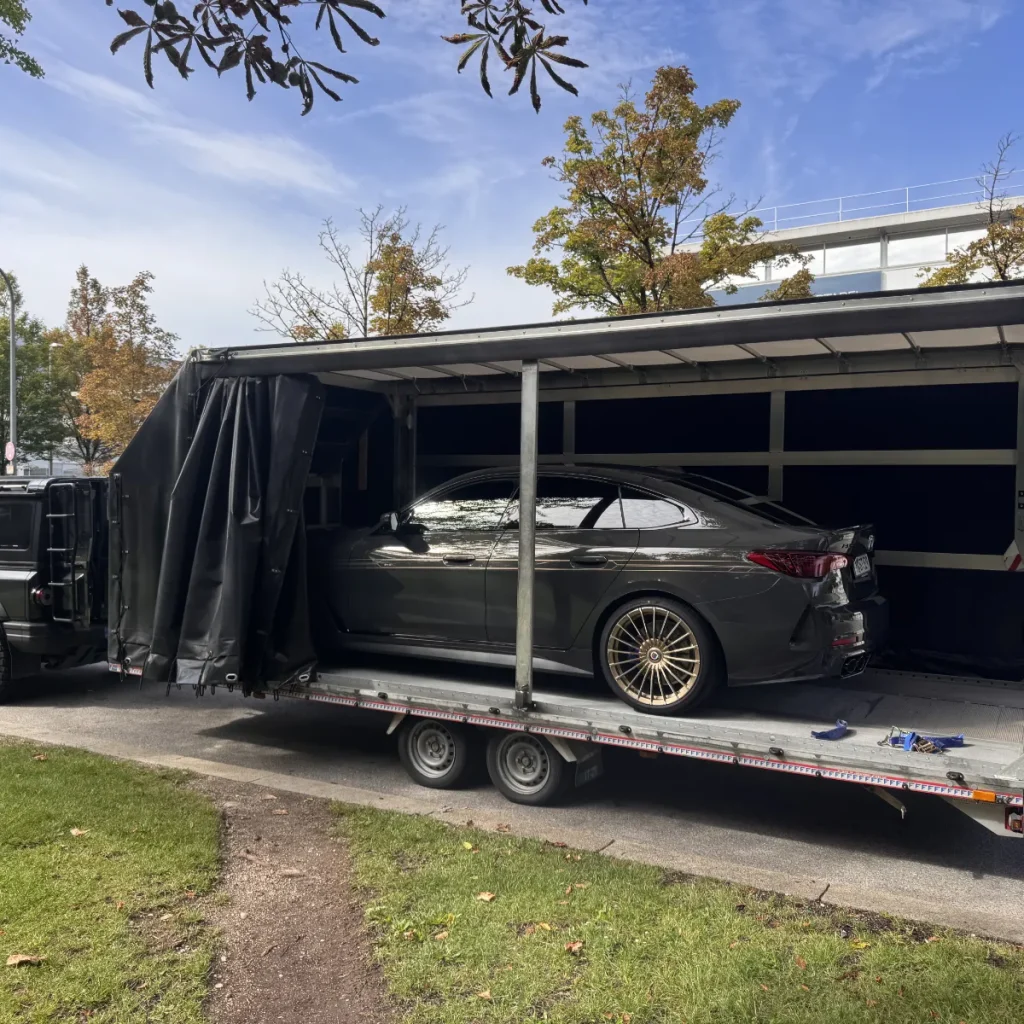 Holservice mit geschlossenem Anhänger bei Royal Glanz GmbH